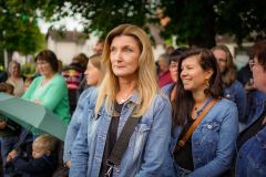 k-Koenigin-Zapfensteich-in-zivil